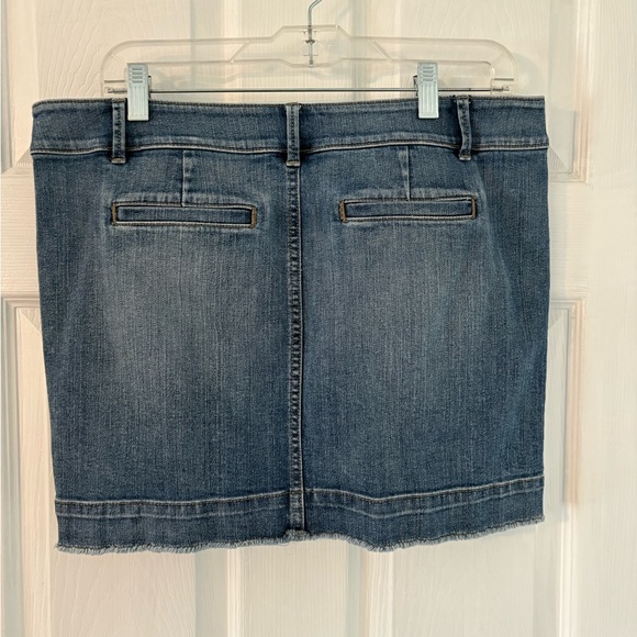 Denim Mini Skirt LOFT Frayed Hem Y2K Low Rise Jean Skirt Size 6 vintage - Picture 6 of 10